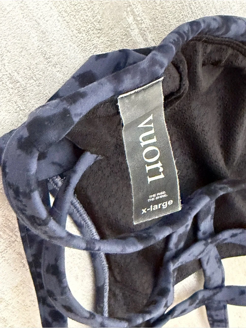 Vuori | Yosemite Sports Bra Black & Gray Shibori Tie-Dye Print - Size XL
